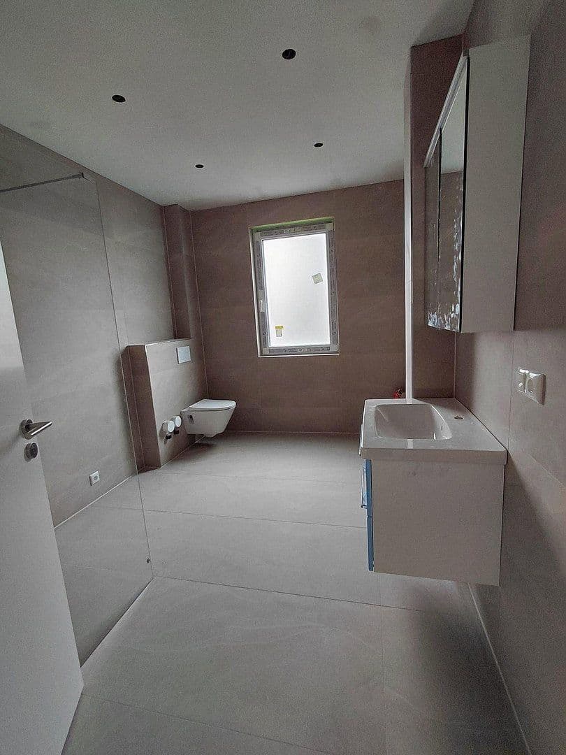 Prenájom bytu 4-izbový 113 m², Erlensee, Hesensko Prenájom bytu 4-izbový 113 m², Erlensee, Hesensko