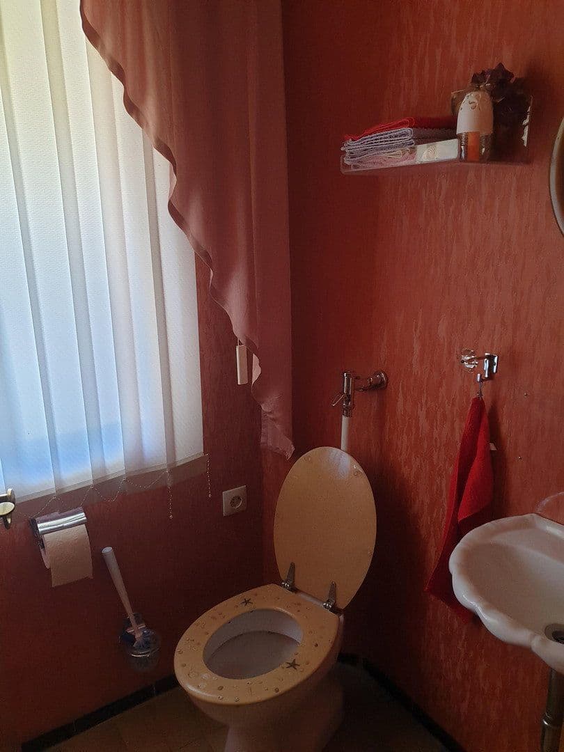 Predaj domu 290 m², pozemek 660 m², Neuhofer Straße 34, Neckargemünd, Bádensko-Wurttembersko Predaj domu 290 m², pozemek 660 m², Neuhofer Straße 34, Neckargemünd, Bádensko-Wurttembersko