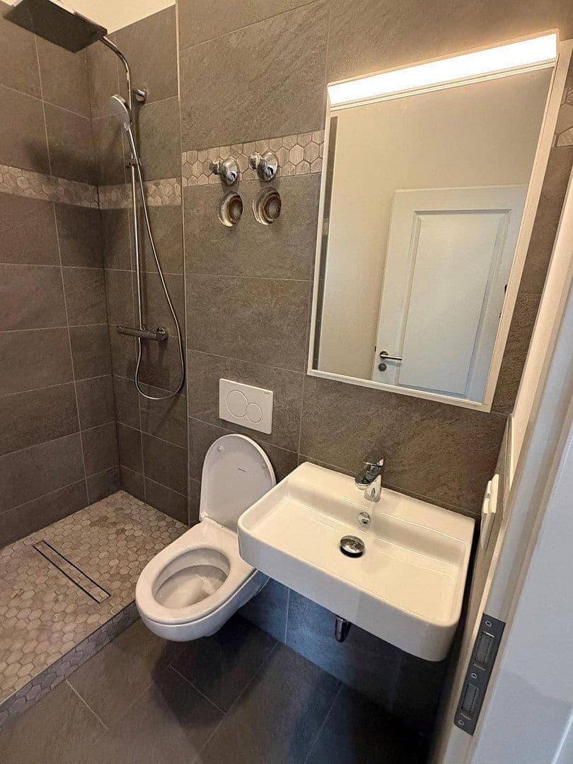 Prenájom bytu 2-izbový 42 m², Kaiserstraße 4a, Rüdesheim am Rhein, Hesensko Prenájom bytu 2-izbový 42 m², Kaiserstraße 4a, Rüdesheim am Rhein, Hesensko