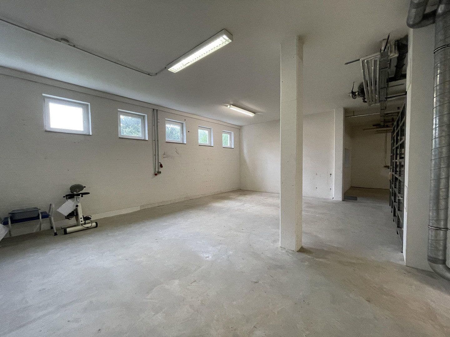 Prenájom nebytového priestoru 314 m², Osterholzer Heerstraße 125-127, Bremen, Brémy Prenájom nebytového priestoru 314 m², Osterholzer Heerstraße 125-127, Bremen, Brémy