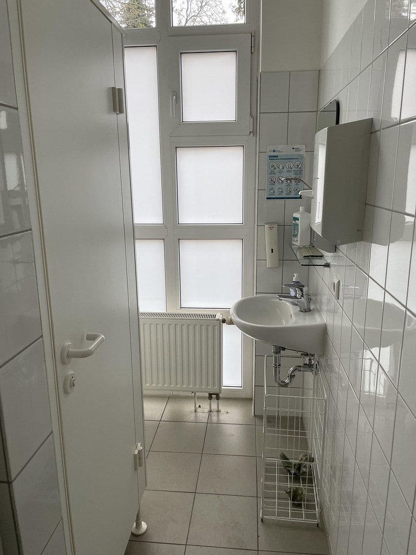Prenájom nebytového priestoru 314 m², Osterholzer Heerstraße 125-127, Bremen, Brémy Prenájom nebytového priestoru 314 m², Osterholzer Heerstraße 125-127, Bremen, Brémy