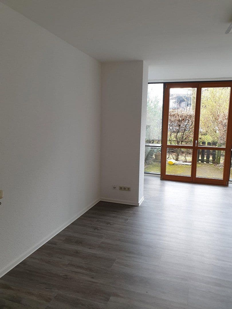 Prenájom bytu 1-izbový 40 m², Berliner Straße 54, Niederkassel, Severné Porýnie - Westfálsko Prenájom bytu 1-izbový 40 m², Berliner Straße 54, Niederkassel, Severné Porýnie - Westfálsko