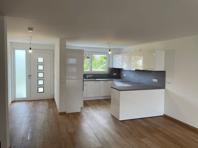Predaj domu 160 m², pozemek 180 m², Wehratalstrasse 31c, Wehr, Bádensko-Wurttembersko Predaj domu 160 m², pozemek 180 m², Wehratalstrasse 31c, Wehr, Bádensko-Wurttembersko