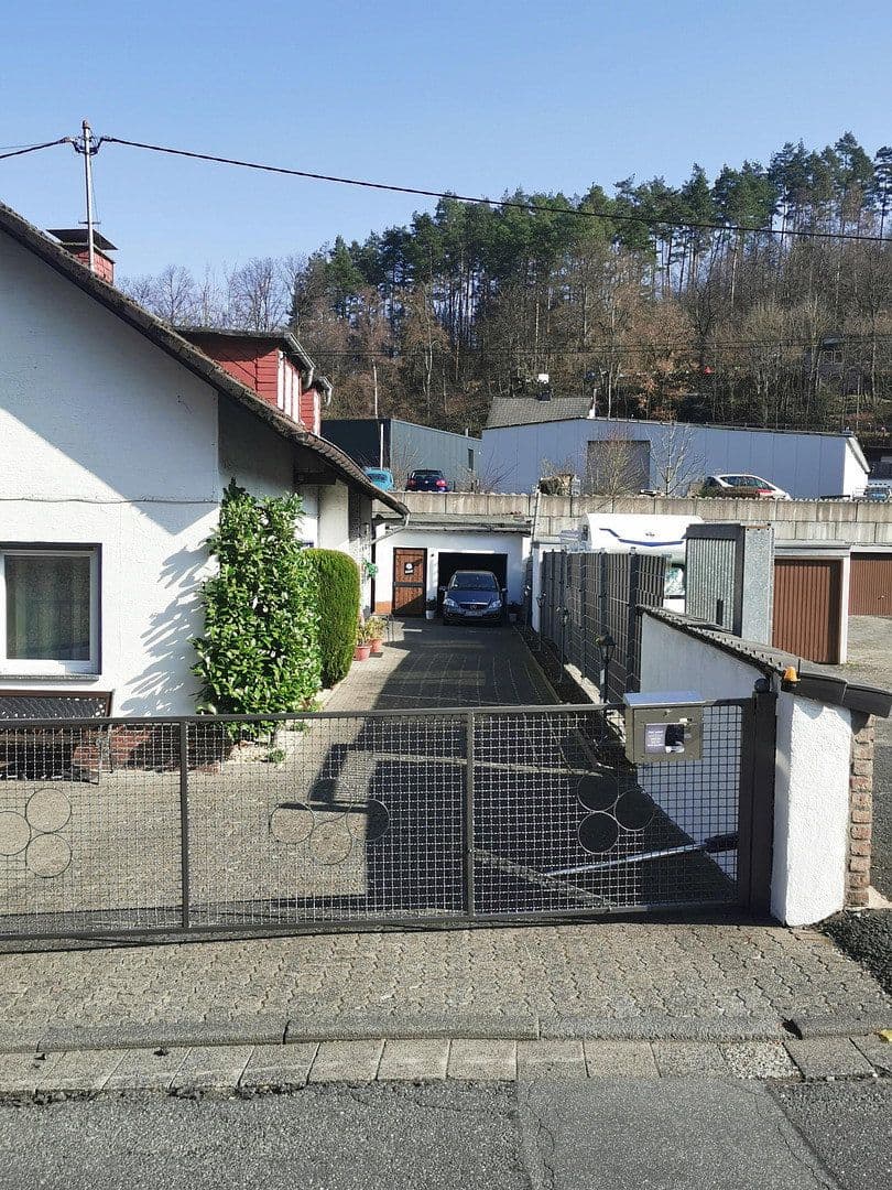 Predaj domu 103 m², pozemek 360 m², Siegen, Severné Porýnie - Westfálsko Predaj domu 103 m², pozemek 360 m², Siegen, Severné Porýnie - Westfálsko