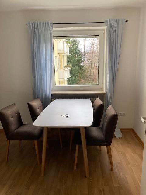 Prenájom bytu 2-izbový 55 m², München, Bavorsko Prenájom bytu 2-izbový 55 m², München, Bavorsko