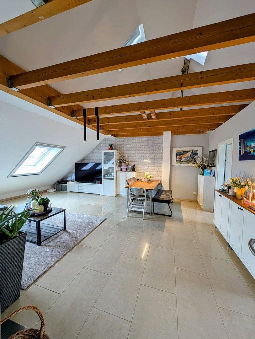 Prenájom bytu 2-izbový 65 m², Frankfurt am Main, Hesensko Prenájom bytu 2-izbový 65 m², Frankfurt am Main, Hesensko