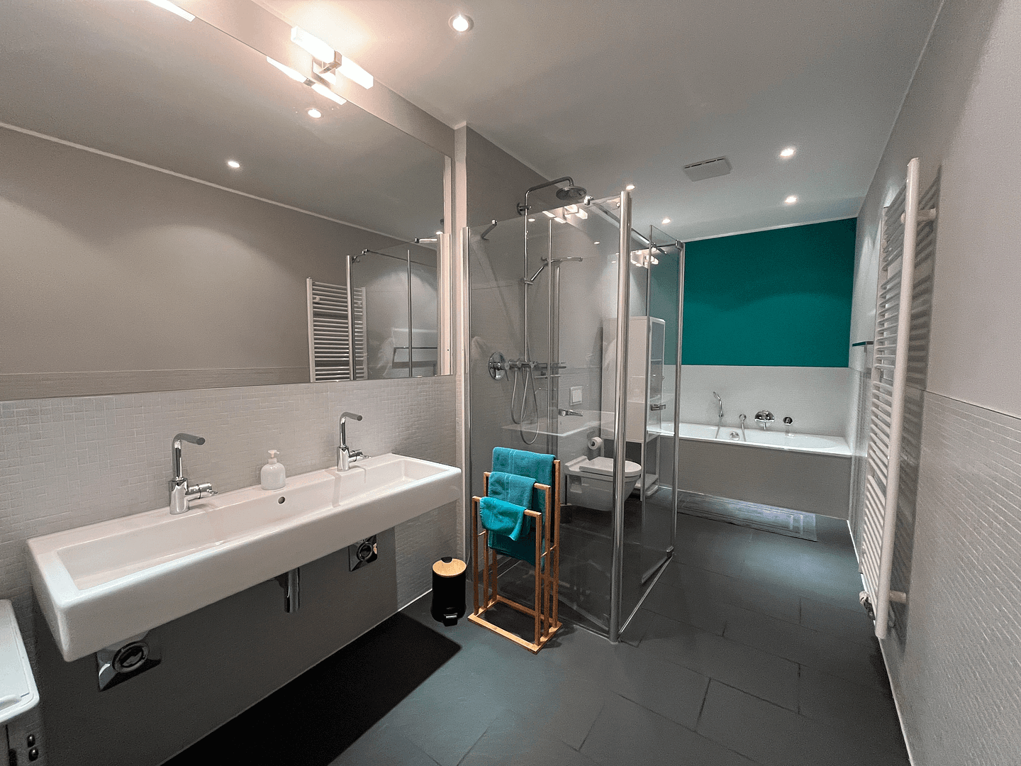 Prenájom bytu 3-izbový 120 m², Berlin, Berlín Prenájom bytu 3-izbový 120 m², Berlin, Berlín