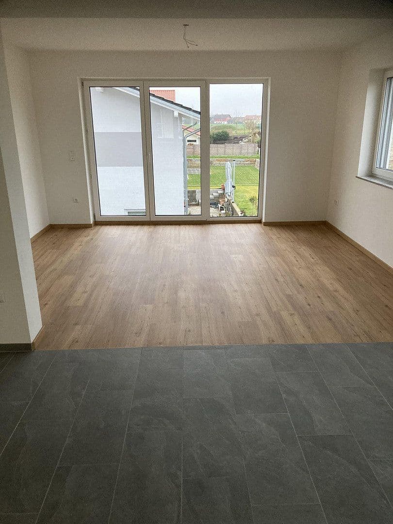 Prenájom domu 160 m², pozemek 450 m², Carlo Schellemannstr 26B, Eggenfelden, Bavorsko Prenájom domu 160 m², pozemek 450 m², Carlo Schellemannstr 26B, Eggenfelden, Bavorsko