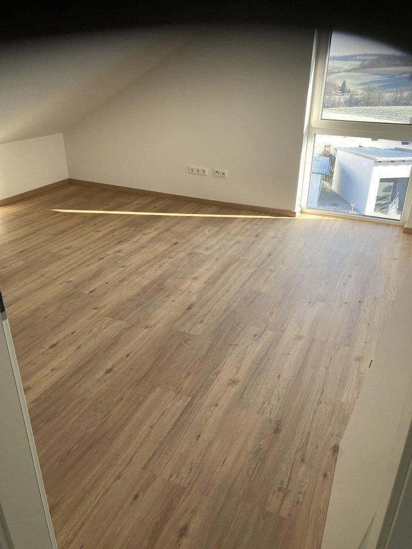 Prenájom domu 160 m², pozemek 450 m², Carlo Schellemannstr 26B, Eggenfelden, Bavorsko Prenájom domu 160 m², pozemek 450 m², Carlo Schellemannstr 26B, Eggenfelden, Bavorsko