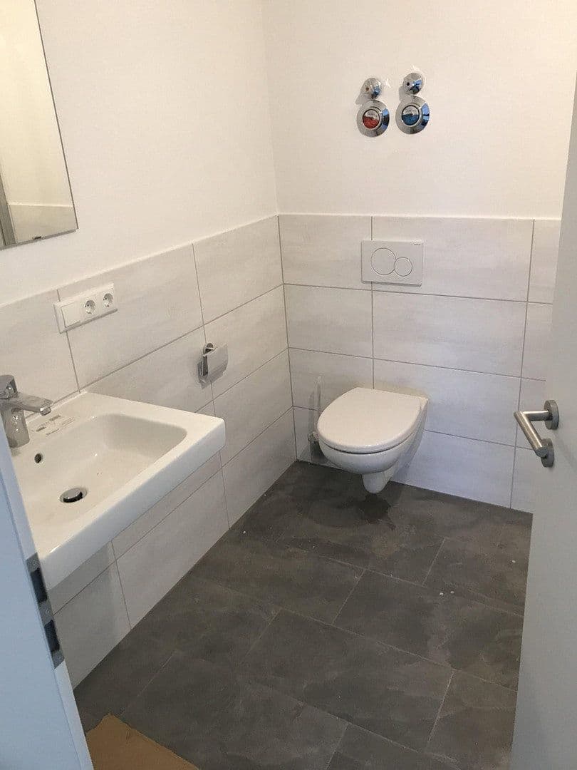 Prenájom domu 160 m², pozemek 450 m², Carlo Schellemannstr 26B, Eggenfelden, Bavorsko Prenájom domu 160 m², pozemek 450 m², Carlo Schellemannstr 26B, Eggenfelden, Bavorsko