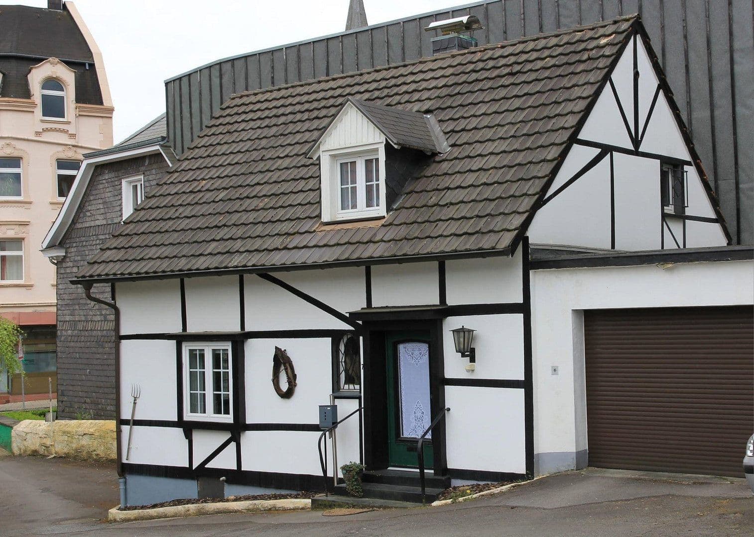 Predaj domu 733 m², pozemek 1.239 m², Wuppertal, Severné Porýnie - Westfálsko Predaj domu 733 m², pozemek 1.239 m², Wuppertal, Severné Porýnie - Westfálsko