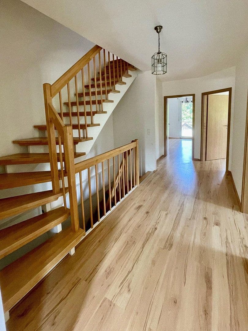 Predaj domu 161 m², pozemek 355 m², Isen, Bavorsko Predaj domu 161 m², pozemek 355 m², Isen, Bavorsko