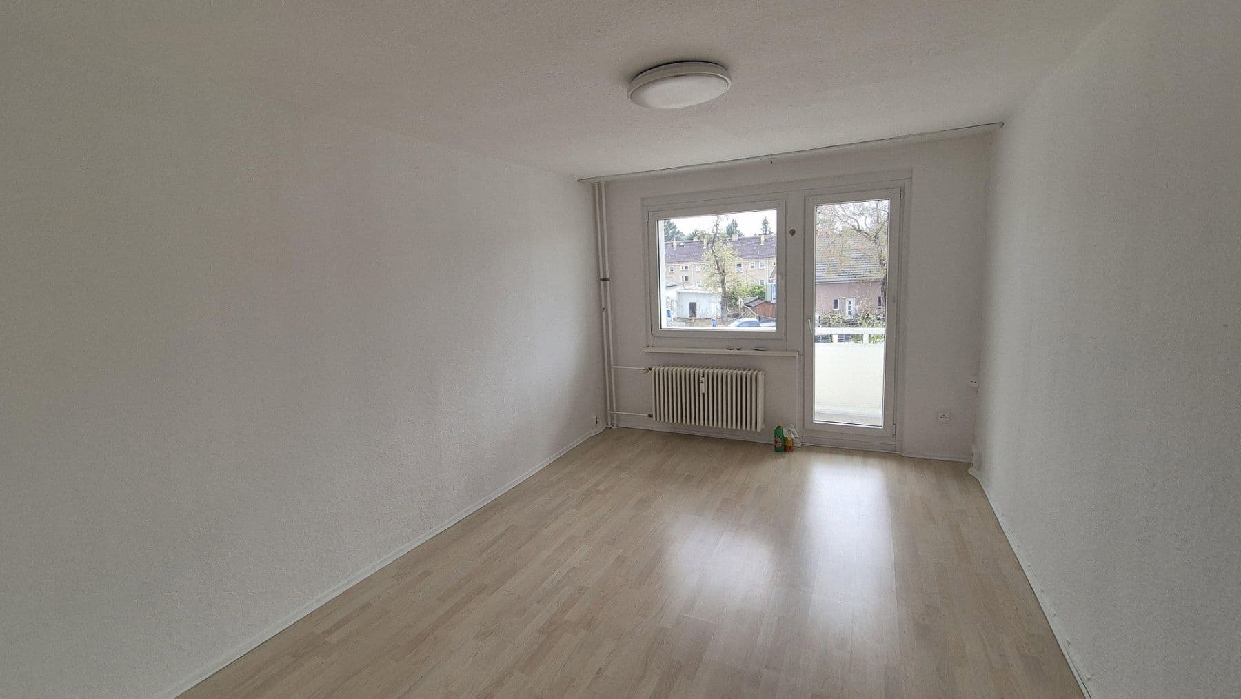 Prenájom bytu 1-izbový 30 m², Nennhauser Damm, Berlin, Berlín Prenájom bytu 1-izbový 30 m², Nennhauser Damm, Berlin, Berlín