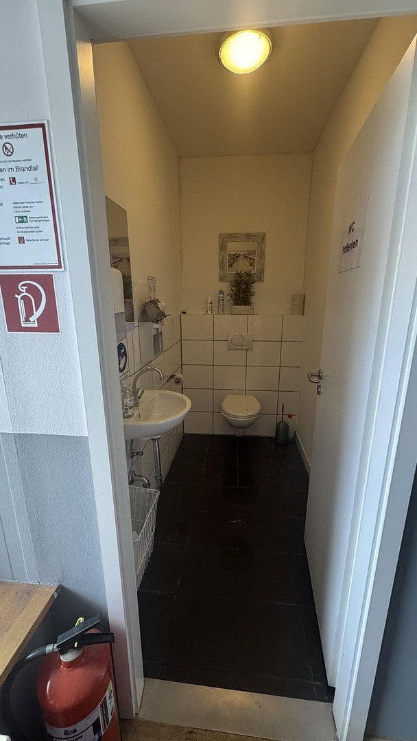 Prenájom kancelárie 130 m², Neusser Str. 1b, Dormagen, Severné Porýnie - Westfálsko Prenájom kancelárie 130 m², Neusser Str. 1b, Dormagen, Severné Porýnie - Westfálsko