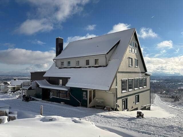 Predaj domu 460 m², pozemek 2.041 m², Rodelhaus 1, Braunlage, Dolné Sasko Predaj domu 460 m², pozemek 2.041 m², Rodelhaus 1, Braunlage, Dolné Sasko