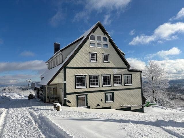 Predaj domu 460 m², pozemek 2.041 m², Rodelhaus 1, Braunlage, Dolné Sasko Predaj domu 460 m², pozemek 2.041 m², Rodelhaus 1, Braunlage, Dolné Sasko