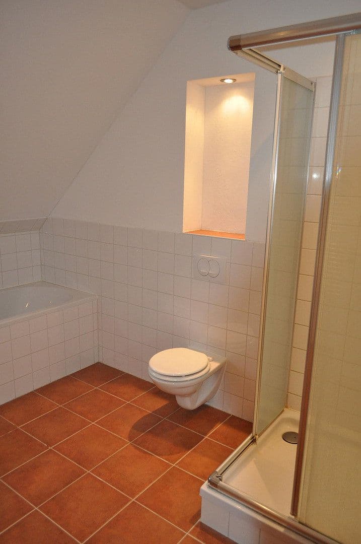 Prenájom bytu 3-izbový 100 m², Lübeck, Šlezvicko-Holštajnsko Prenájom bytu 3-izbový 100 m², Lübeck, Šlezvicko-Holštajnsko