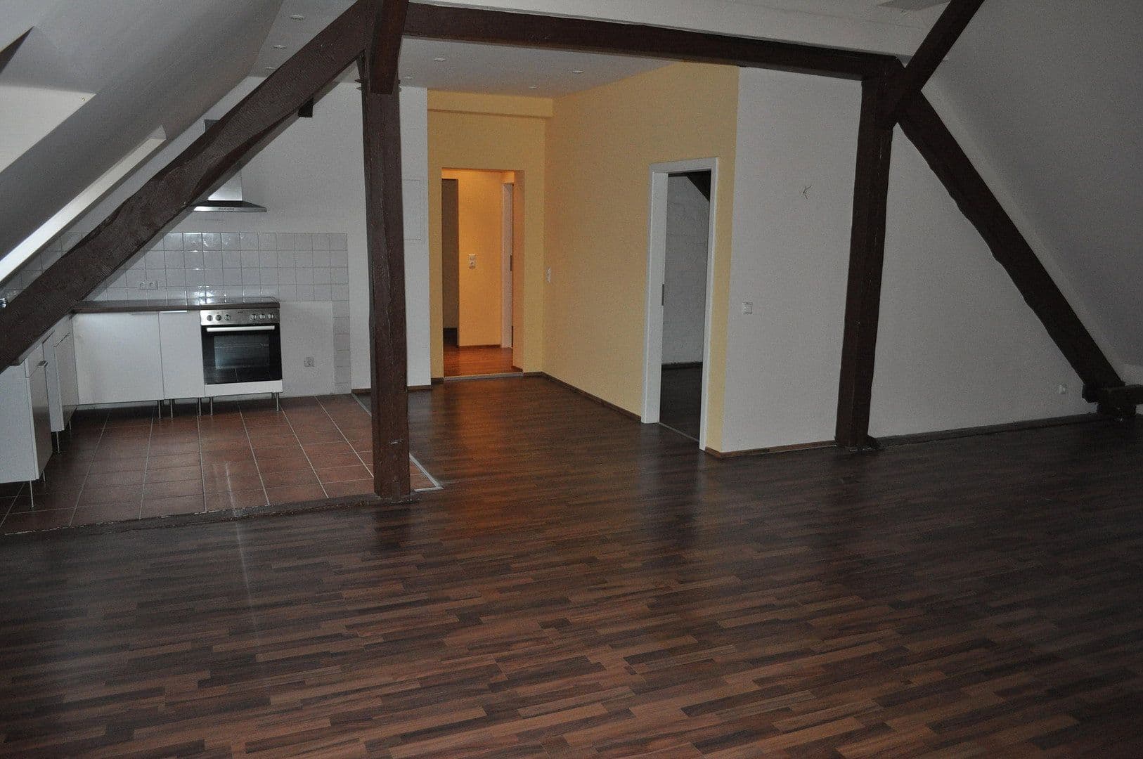 Prenájom bytu 3-izbový 100 m², Lübeck, Šlezvicko-Holštajnsko Prenájom bytu 3-izbový 100 m², Lübeck, Šlezvicko-Holštajnsko