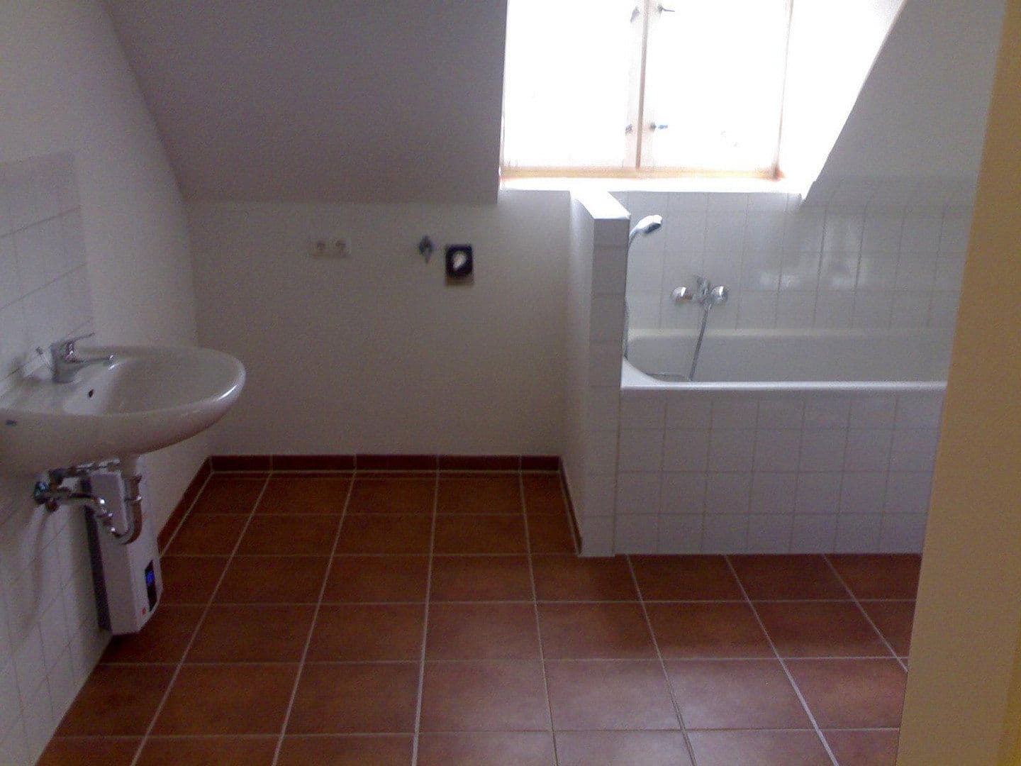 Prenájom bytu 3-izbový 100 m², Lübeck, Šlezvicko-Holštajnsko Prenájom bytu 3-izbový 100 m², Lübeck, Šlezvicko-Holštajnsko