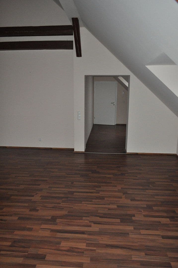 Prenájom bytu 3-izbový 100 m², Lübeck, Šlezvicko-Holštajnsko Prenájom bytu 3-izbový 100 m², Lübeck, Šlezvicko-Holštajnsko