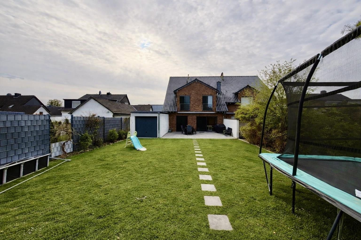 Prenájom domu 237 m², pozemek 588 m², Würselen, Severné Porýnie - Westfálsko Prenájom domu 237 m², pozemek 588 m², Würselen, Severné Porýnie - Westfálsko