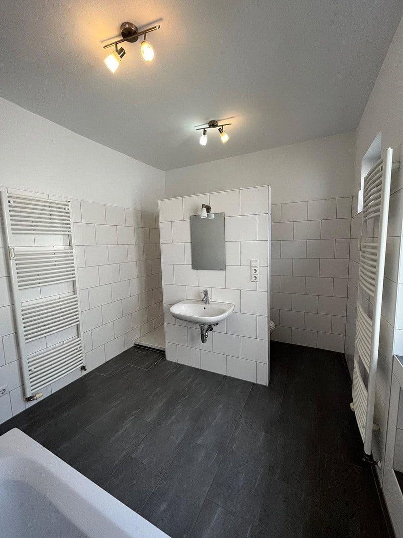 Prenájom bytu 3-izbový 100 m², Mosbach, Bádensko-Wurttembersko Prenájom bytu 3-izbový 100 m², Mosbach, Bádensko-Wurttembersko