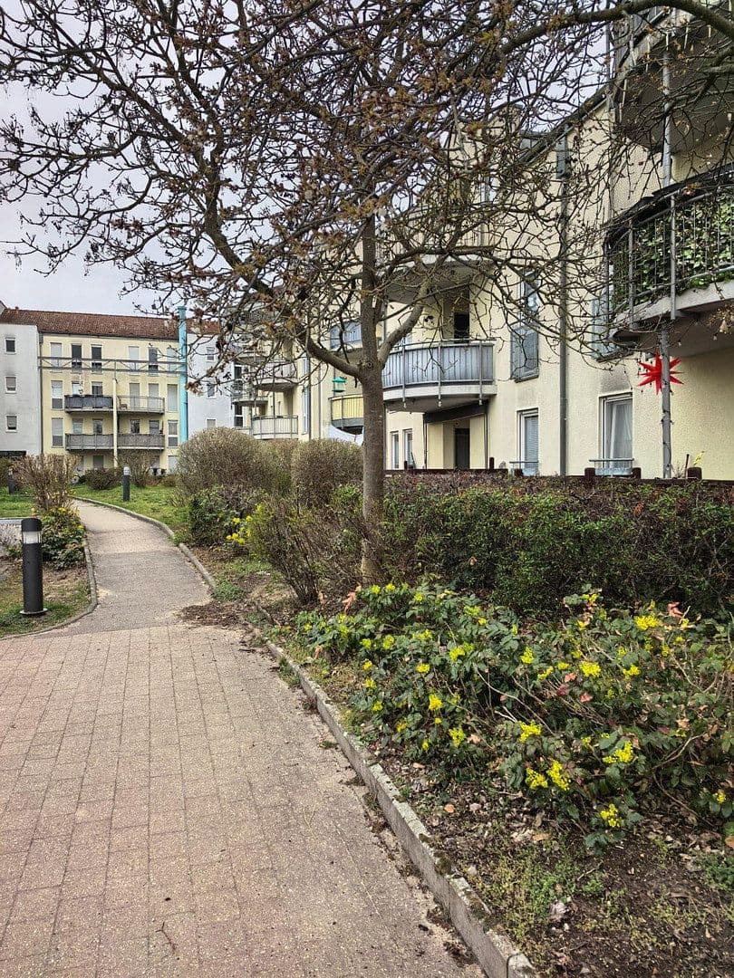 Prenájom bytu 2-izbový 61 m², R.-Breitscheid-Str., Fürstenwalde/Spree, Brandenbursko Prenájom bytu 2-izbový 61 m², R.-Breitscheid-Str., Fürstenwalde/Spree, Brandenbursko