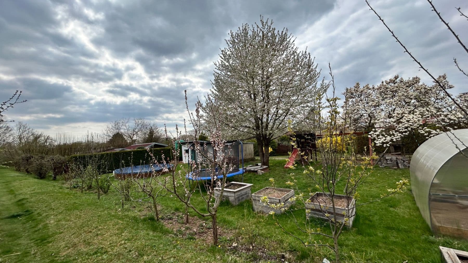 Predaj rekreačného objektu 16 m², pozemek 310 m², Zahrádkářská osada Třešňovka, Hradec Králové, Královéhradecký kraj Predaj rekreačného objektu 16 m², pozemek 310 m², Zahrádkářská osada Třešňovka, Hradec Králové, Královéhradecký kraj