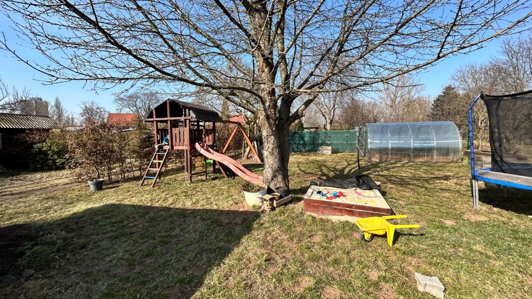 Predaj rekreačného objektu 16 m², pozemek 310 m², Zahrádkářská osada Třešňovka, Hradec Králové, Královéhradecký kraj Predaj rekreačného objektu 16 m², pozemek 310 m², Zahrádkářská osada Třešňovka, Hradec Králové, Královéhradecký kraj