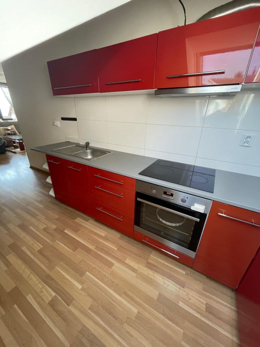 Prenájom bytu 3-izbový 115 m², Dehtínská, Praha, Praha Prenájom bytu 3-izbový 115 m², Dehtínská, Praha, Praha