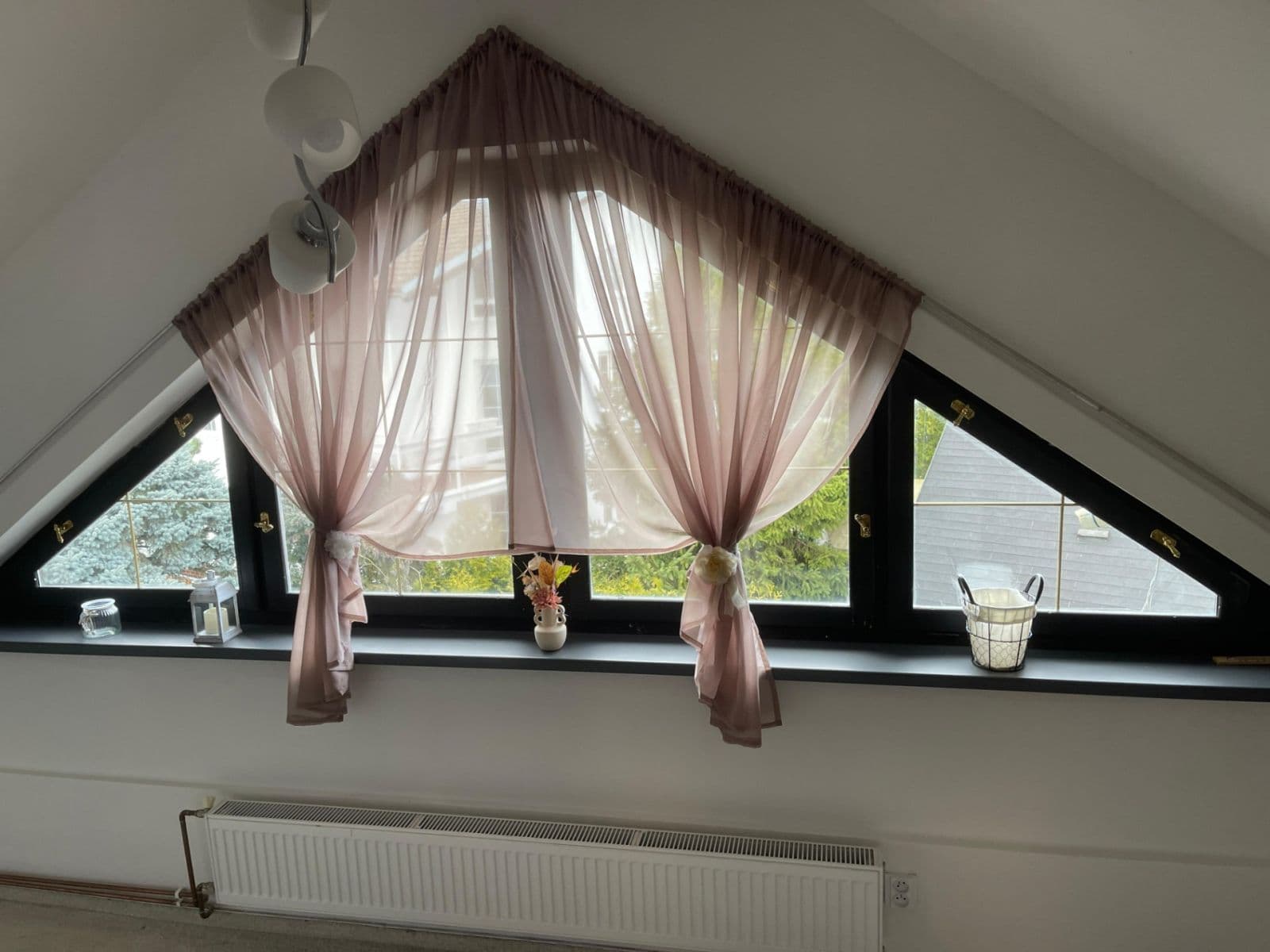 Prenájom bytu 3-izbový 115 m², Dehtínská, Praha, Praha Prenájom bytu 3-izbový 115 m², Dehtínská, Praha, Praha