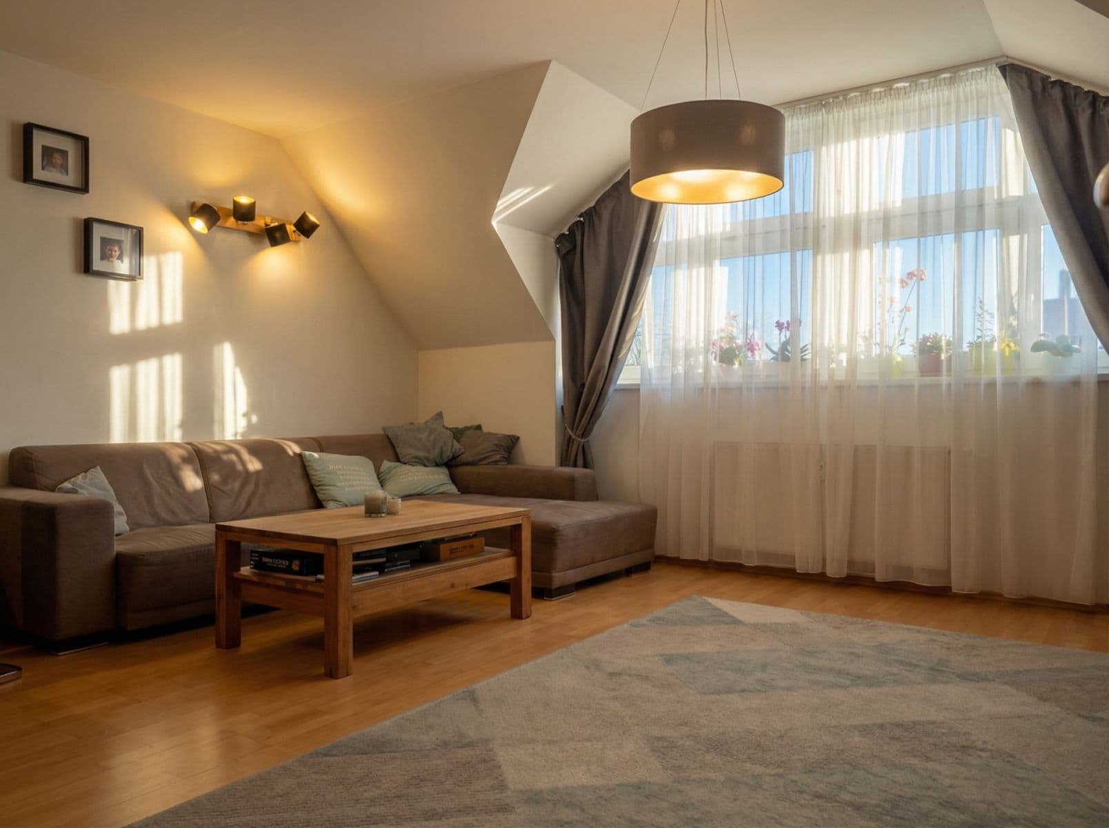 Prenájom bytu 3-izbový 84 m², Žichlínská, Praha, Praha Prenájom bytu 3-izbový 84 m², Žichlínská, Praha, Praha