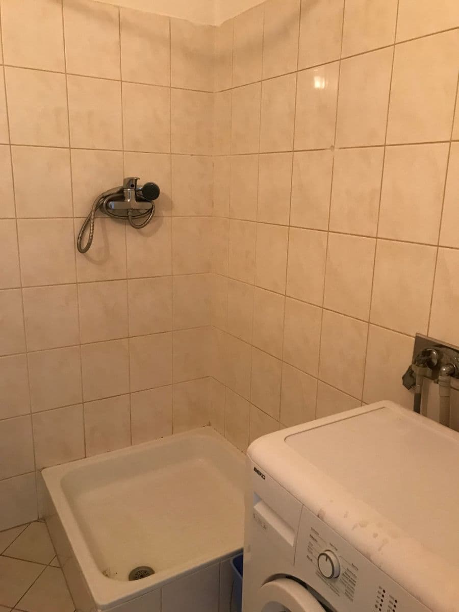 Prenájom bytu 1-izbový 35 m², Najdrova, Roztoky, Středočeský kraj Prenájom bytu 1-izbový 35 m², Najdrova, Roztoky, Středočeský kraj