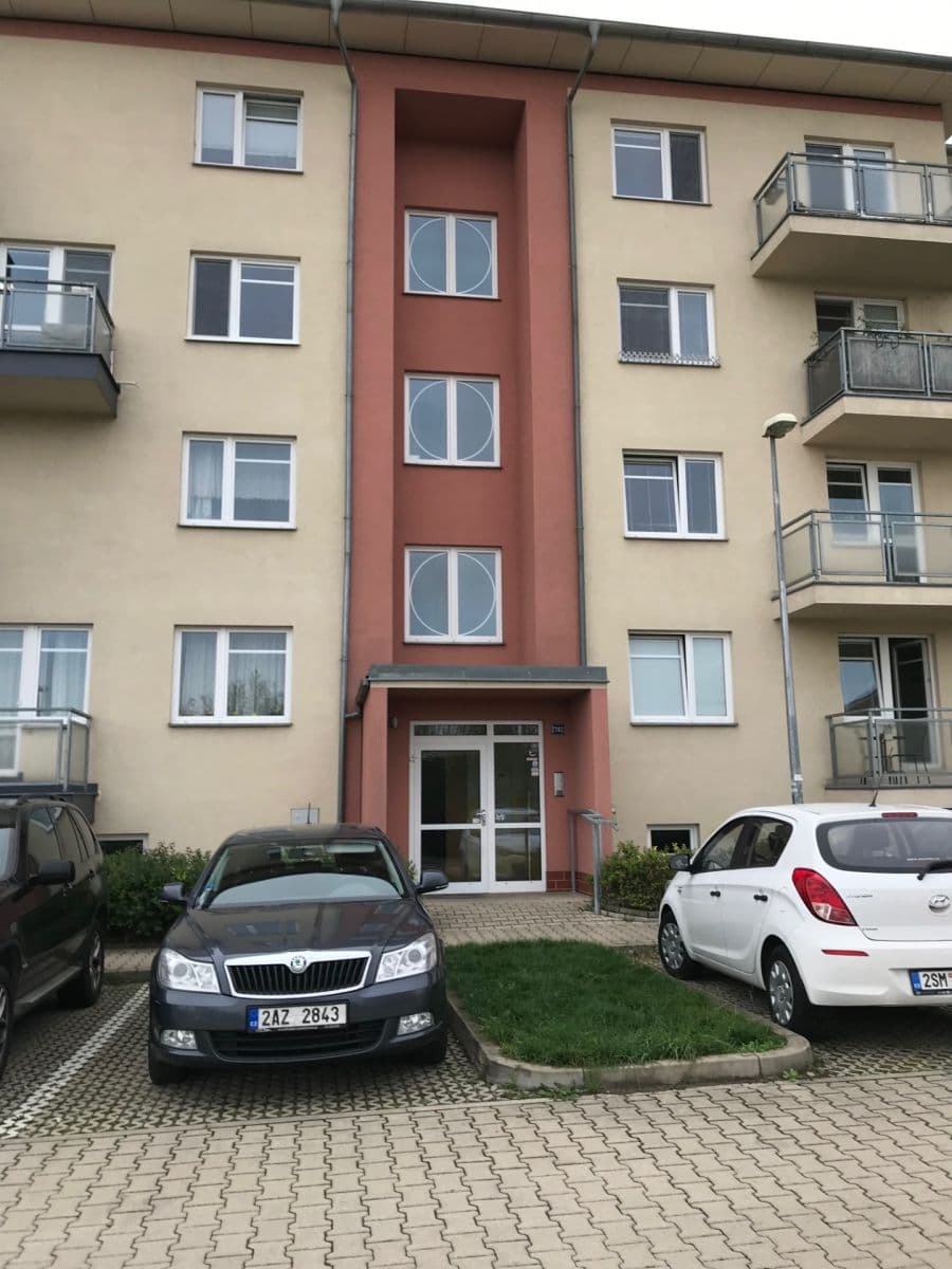 Prenájom bytu 1-izbový 35 m², Najdrova, Roztoky, Středočeský kraj Prenájom bytu 1-izbový 35 m², Najdrova, Roztoky, Středočeský kraj