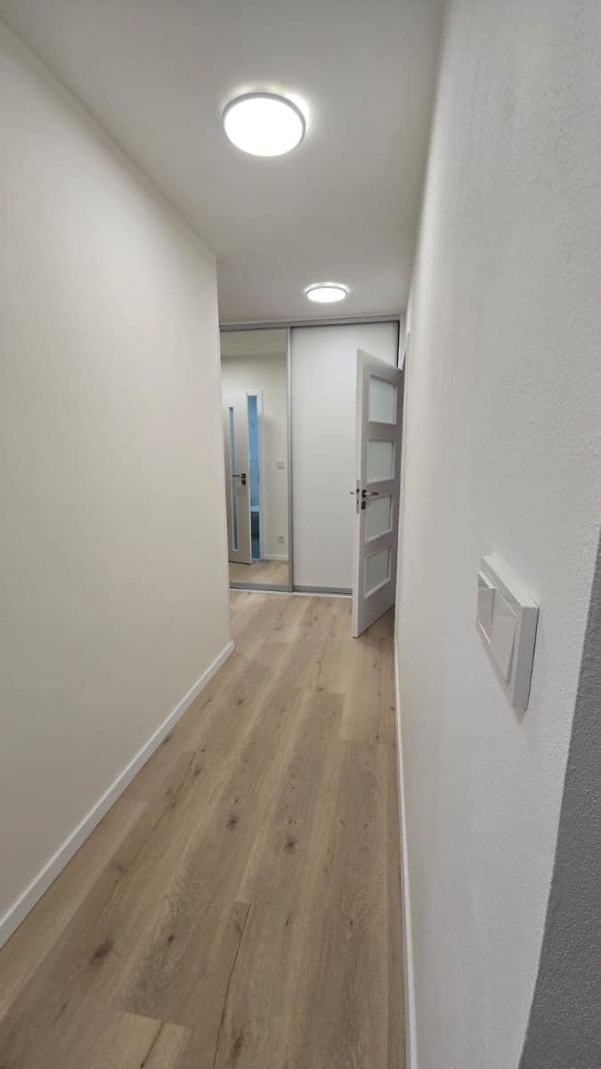 Prenájom bytu 2-izbový 40 m², Pod Strání, Praha, Praha Prenájom bytu 2-izbový 40 m², Pod Strání, Praha, Praha