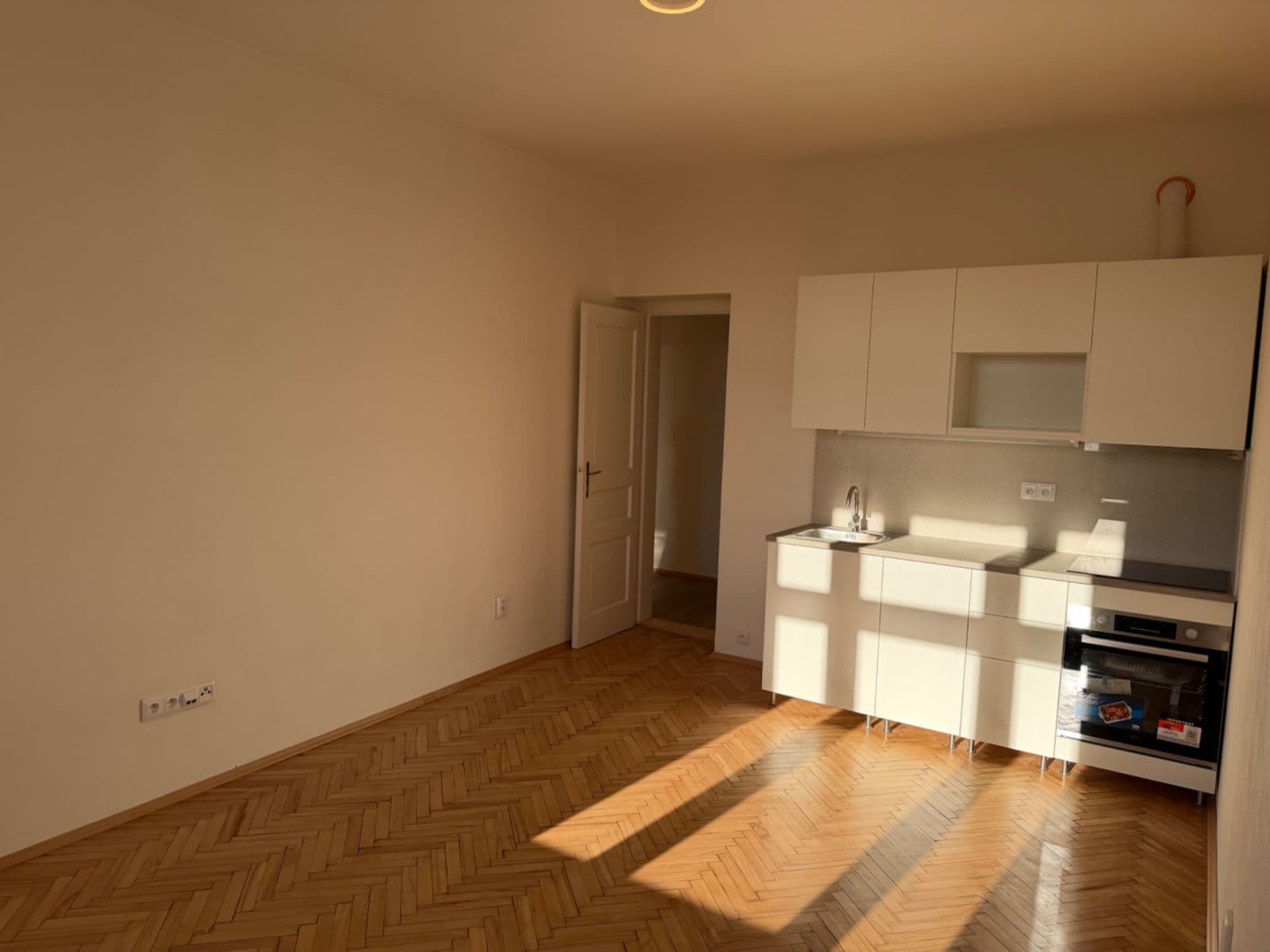 Prenájom bytu 2-izbový 45 m², U Zvonařky, Praha, Praha Prenájom bytu 2-izbový 45 m², U Zvonařky, Praha, Praha
