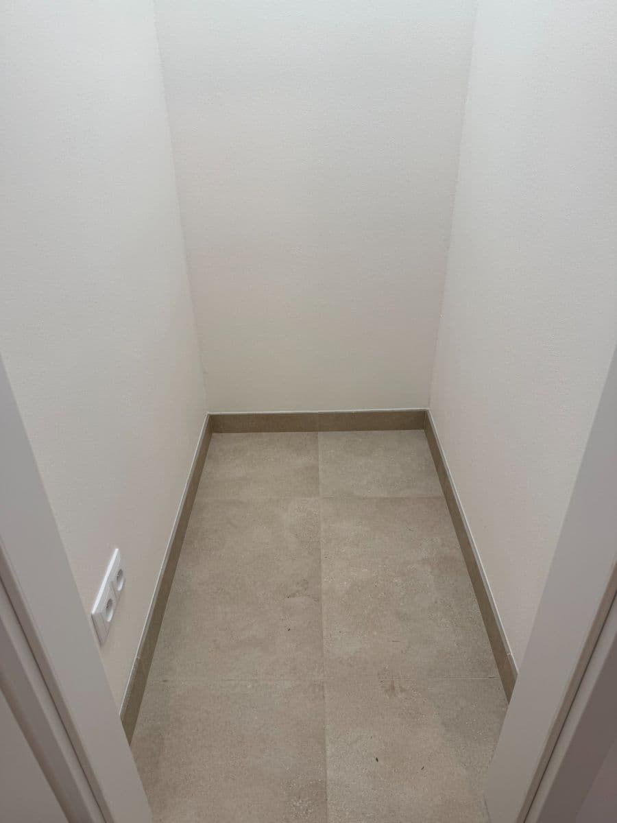 Prenájom bytu 2-izbový 48 m², Jateční, Praha, Praha Prenájom bytu 2-izbový 48 m², Jateční, Praha, Praha