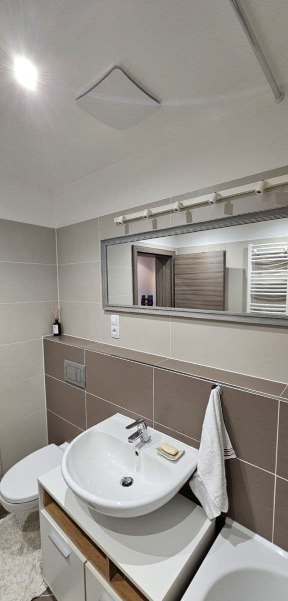 Prenájom bytu 2-izbový 62 m², Hlučkova, Praha, Praha Prenájom bytu 2-izbový 62 m², Hlučkova, Praha, Praha