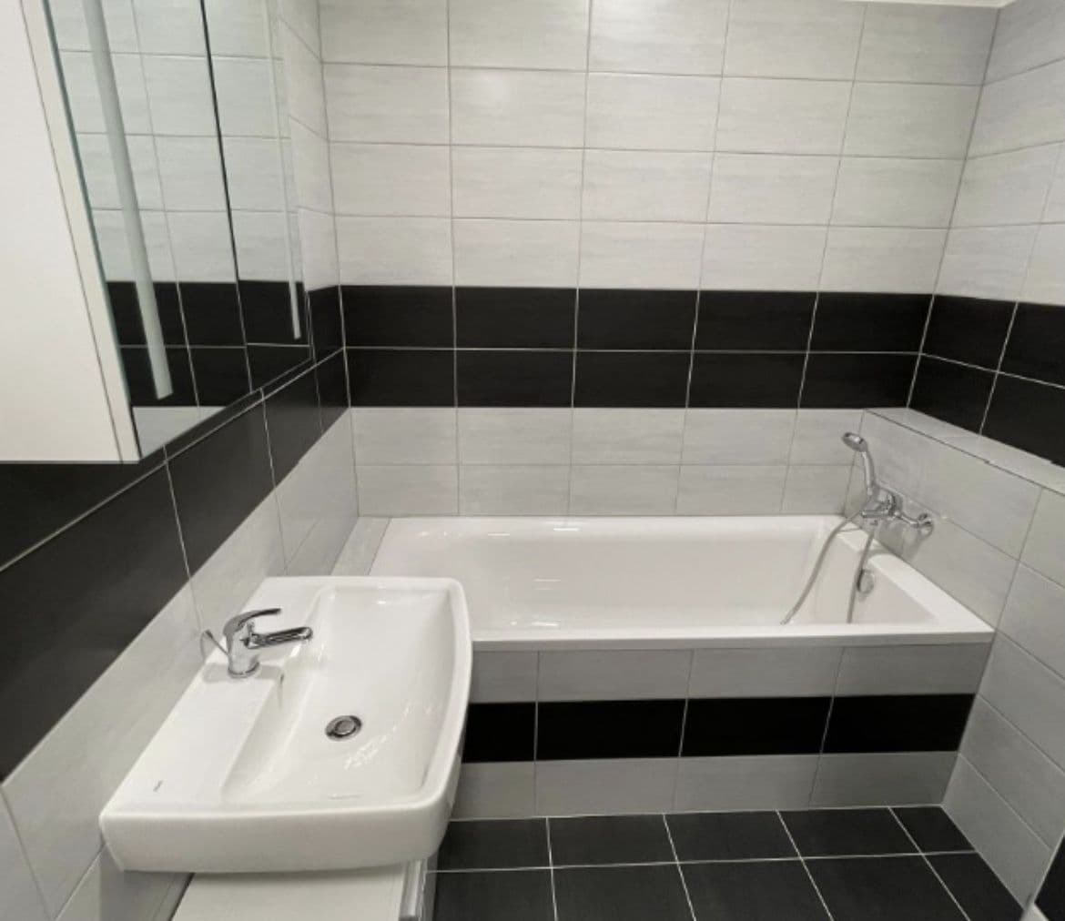 Prenájom bytu 2-izbový 62 m², K Cukrovaru, Odolena Voda, Středočeský kraj Prenájom bytu 2-izbový 62 m², K Cukrovaru, Odolena Voda, Středočeský kraj