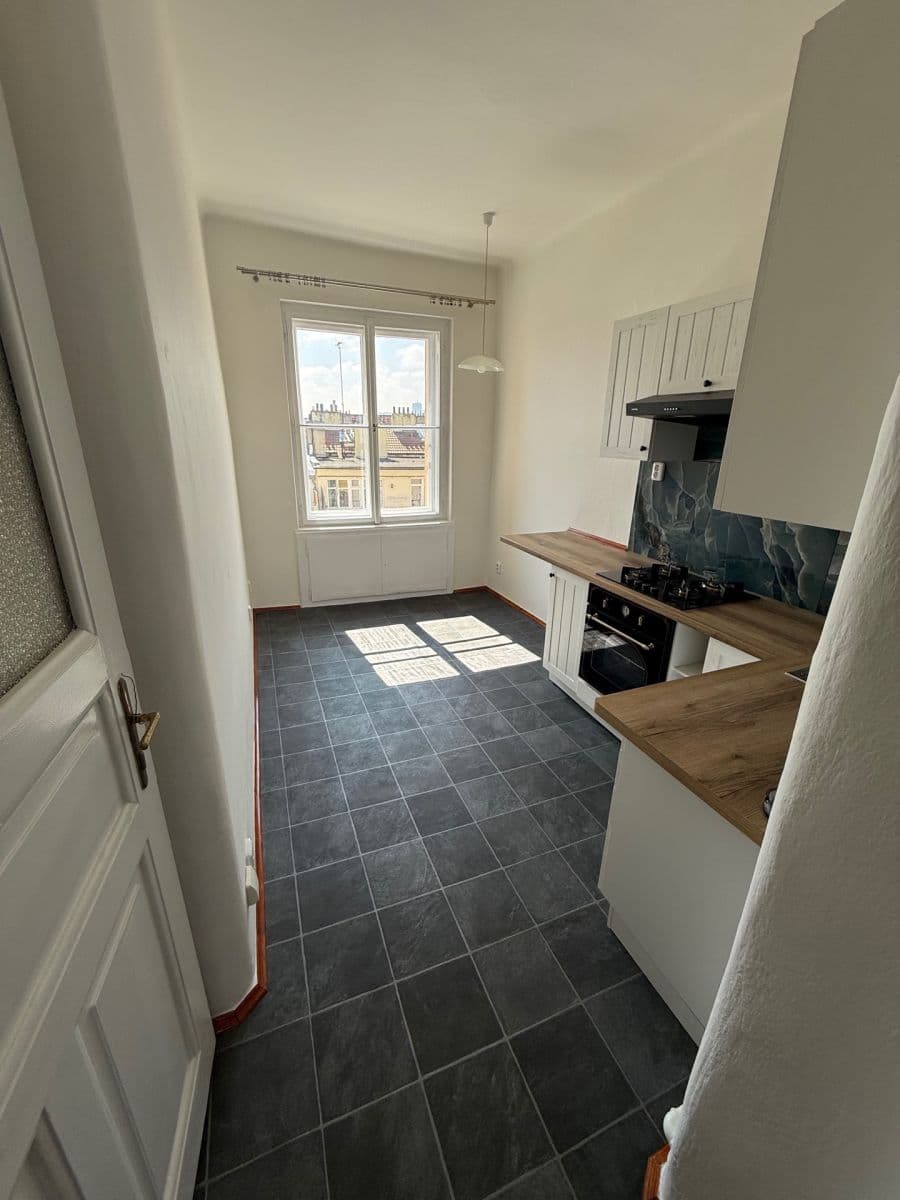 Prenájom bytu 1-izbový 39 m², Francouzská, Praha, Praha Prenájom bytu 1-izbový 39 m², Francouzská, Praha, Praha