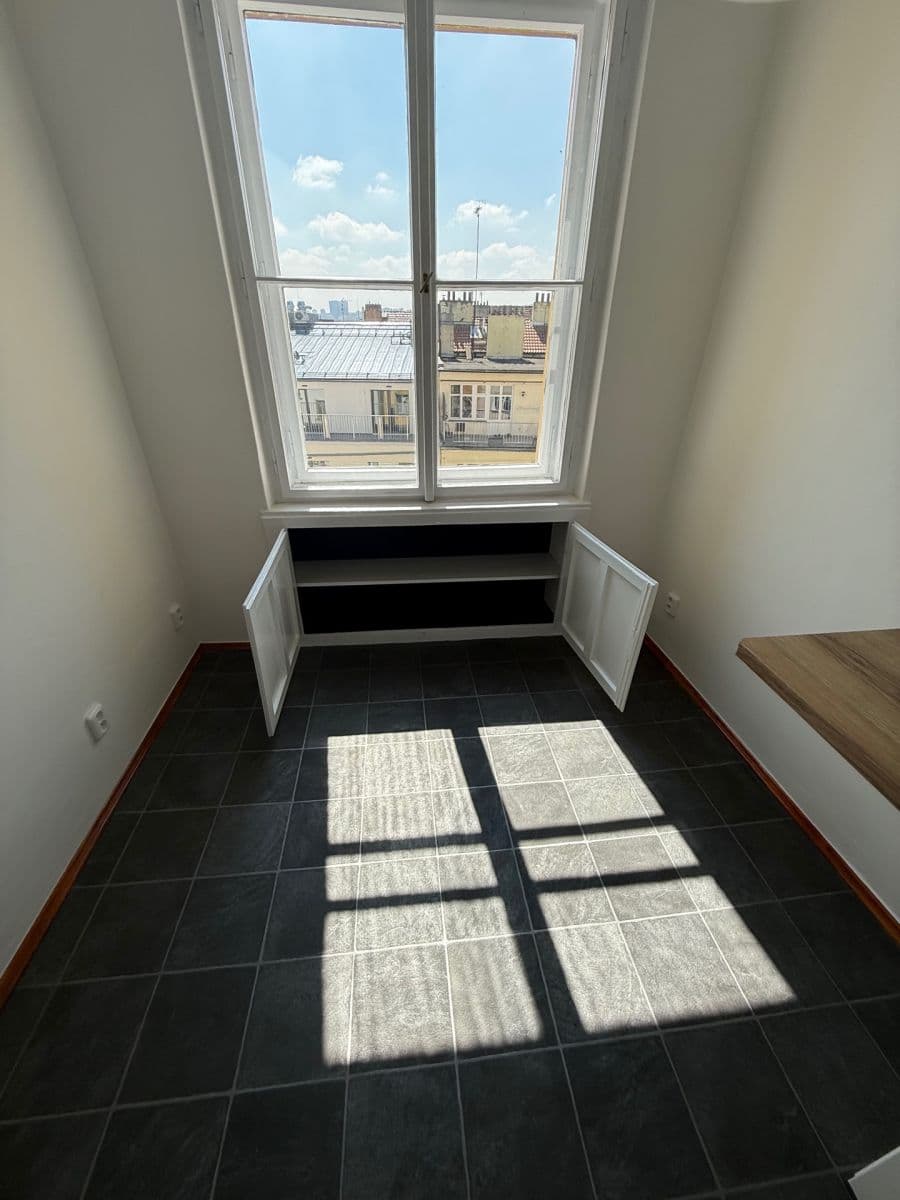 Prenájom bytu 1-izbový 39 m², Francouzská, Praha, Praha Prenájom bytu 1-izbový 39 m², Francouzská, Praha, Praha