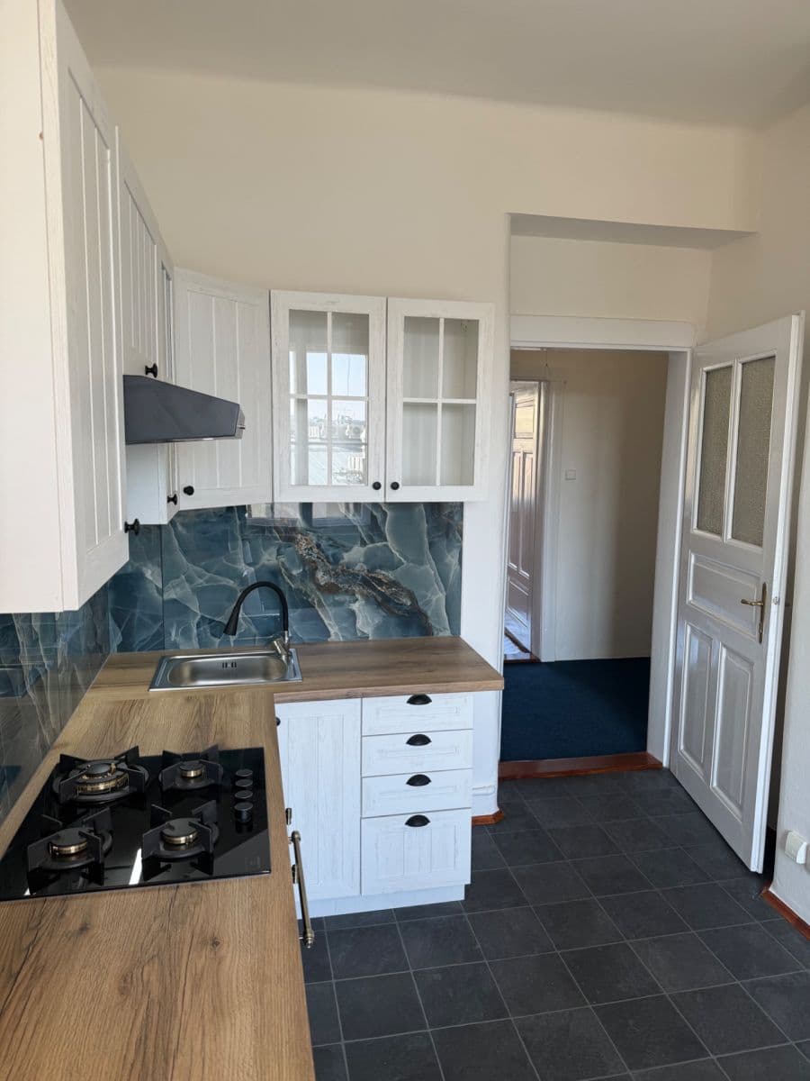 Prenájom bytu 1-izbový 39 m², Francouzská, Praha, Praha Prenájom bytu 1-izbový 39 m², Francouzská, Praha, Praha