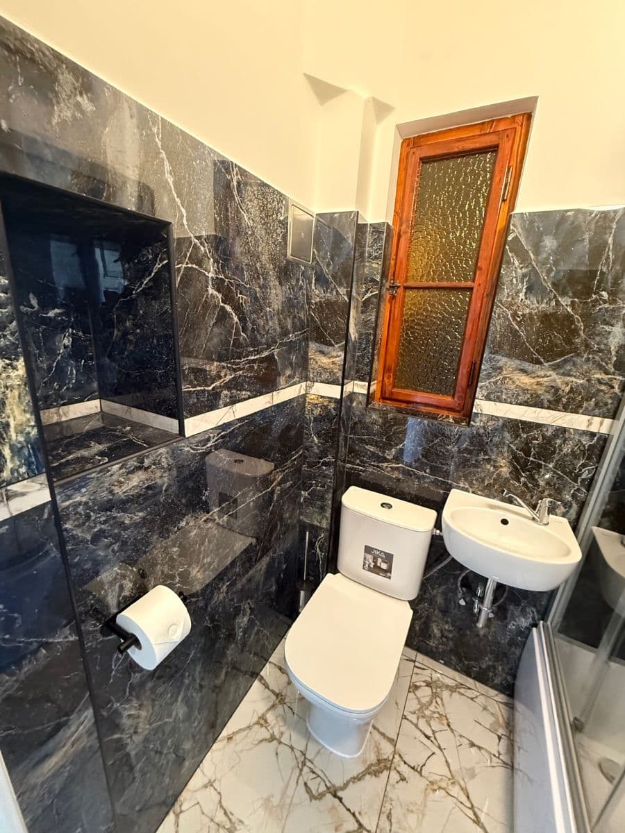 Prenájom bytu 1-izbový 39 m², Francouzská, Praha, Praha Prenájom bytu 1-izbový 39 m², Francouzská, Praha, Praha