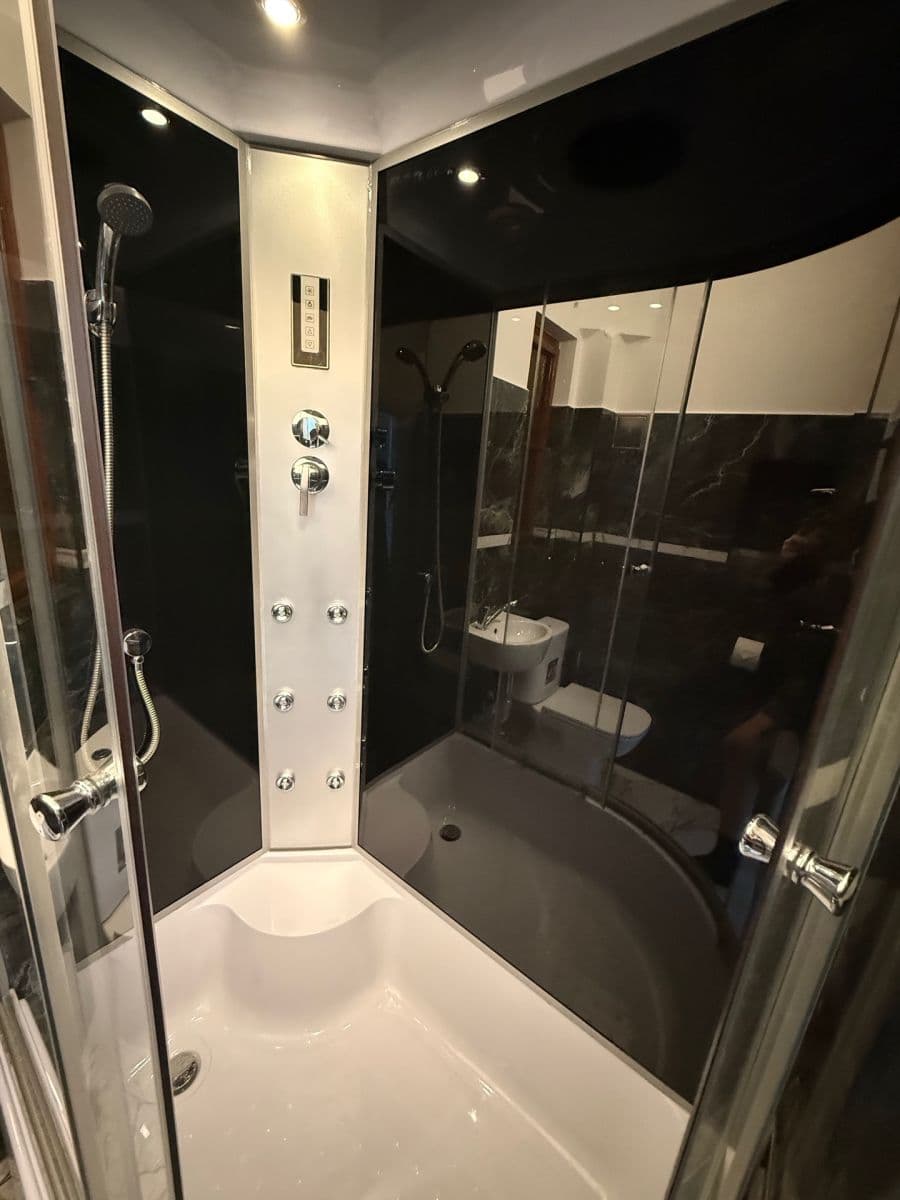 Prenájom bytu 1-izbový 39 m², Francouzská, Praha, Praha Prenájom bytu 1-izbový 39 m², Francouzská, Praha, Praha