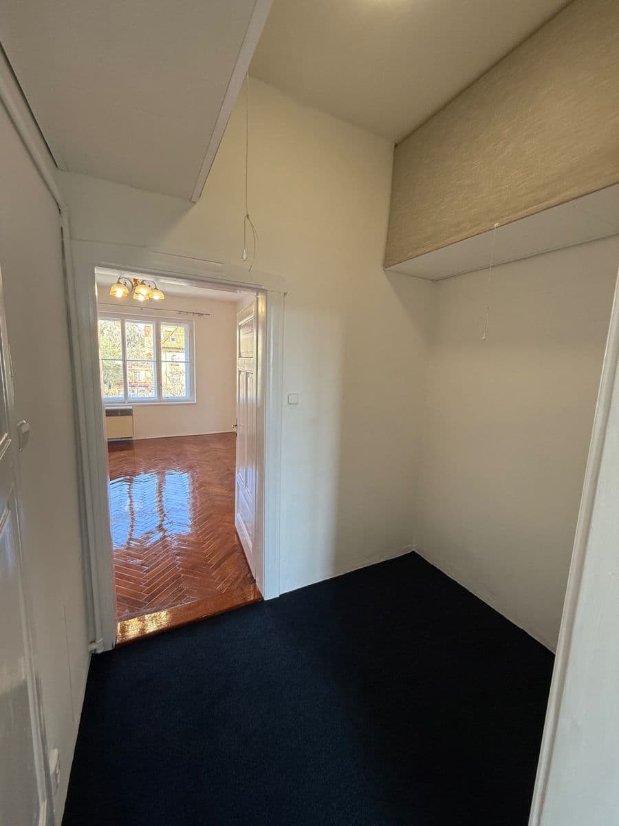 Prenájom bytu 1-izbový 39 m², Francouzská, Praha, Praha Prenájom bytu 1-izbový 39 m², Francouzská, Praha, Praha