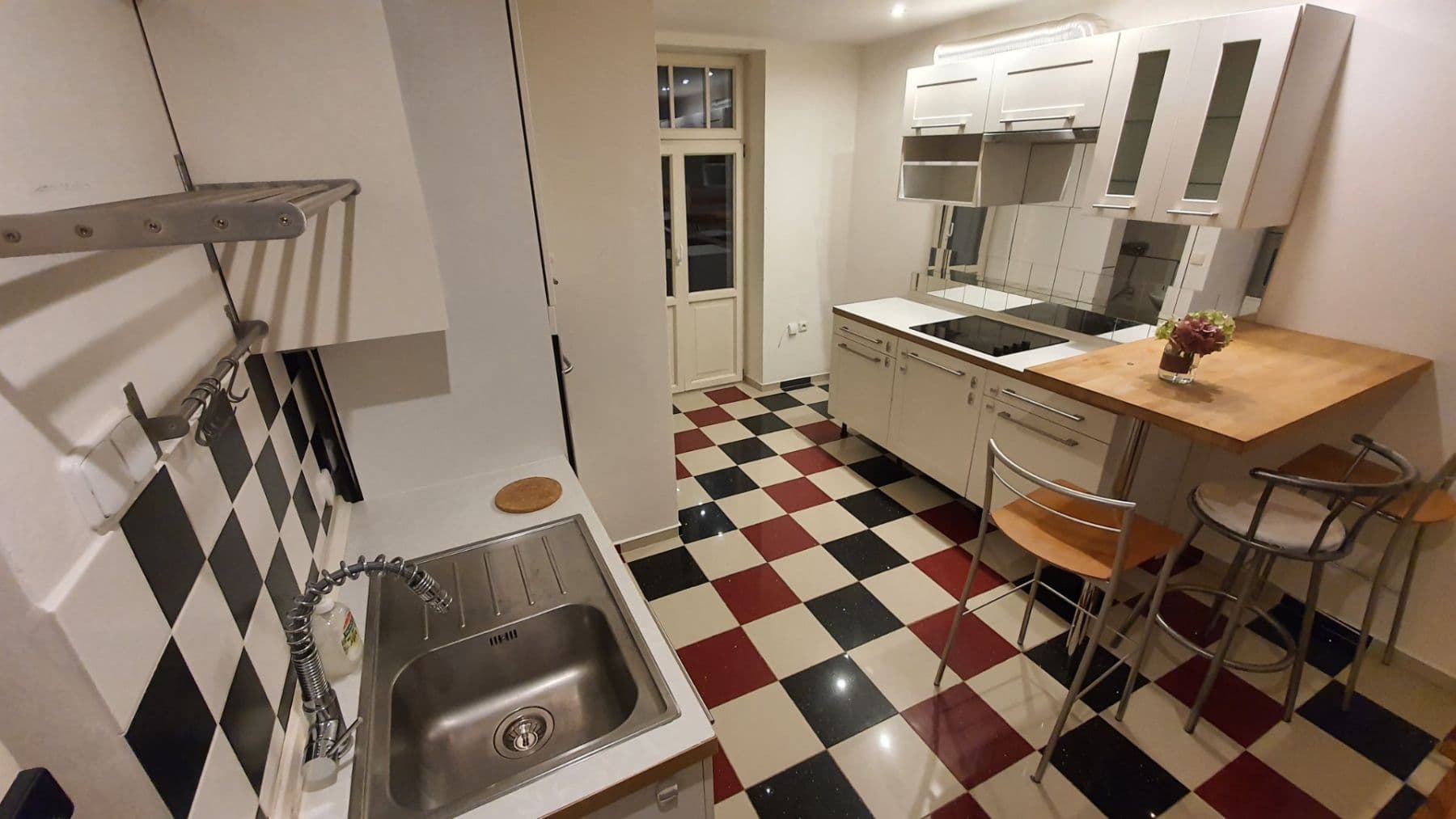 Prenájom bytu 3-izbový 70 m², Hošťálkova, Praha, Praha Prenájom bytu 3-izbový 70 m², Hošťálkova, Praha, Praha