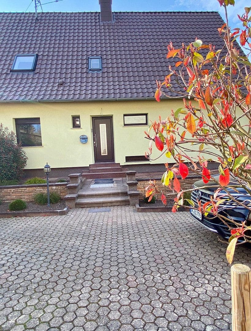 Prenájom bytu 4-izbový 105 m², Püttlingen, Sársko Prenájom bytu 4-izbový 105 m², Püttlingen, Sársko