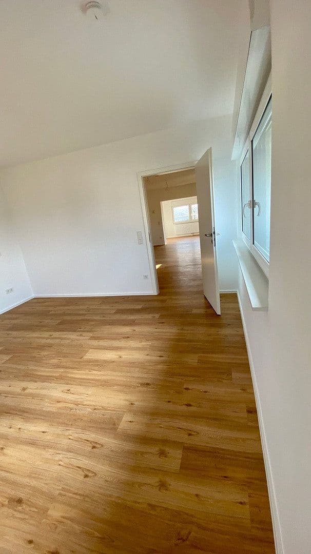 Prenájom bytu 4-izbový 105 m², Püttlingen, Sársko Prenájom bytu 4-izbový 105 m², Püttlingen, Sársko