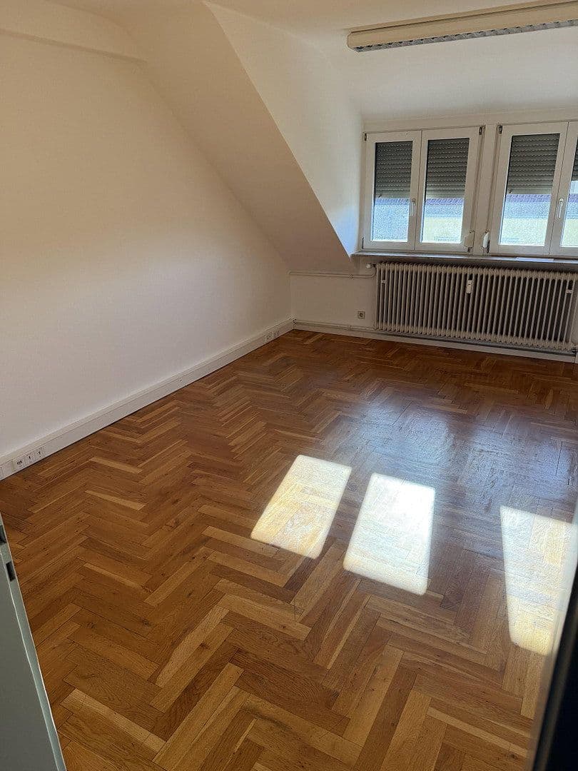 Prenájom kancelárie 100 m², Stuttgart, Bádensko-Wurttembersko Prenájom kancelárie 100 m², Stuttgart, Bádensko-Wurttembersko