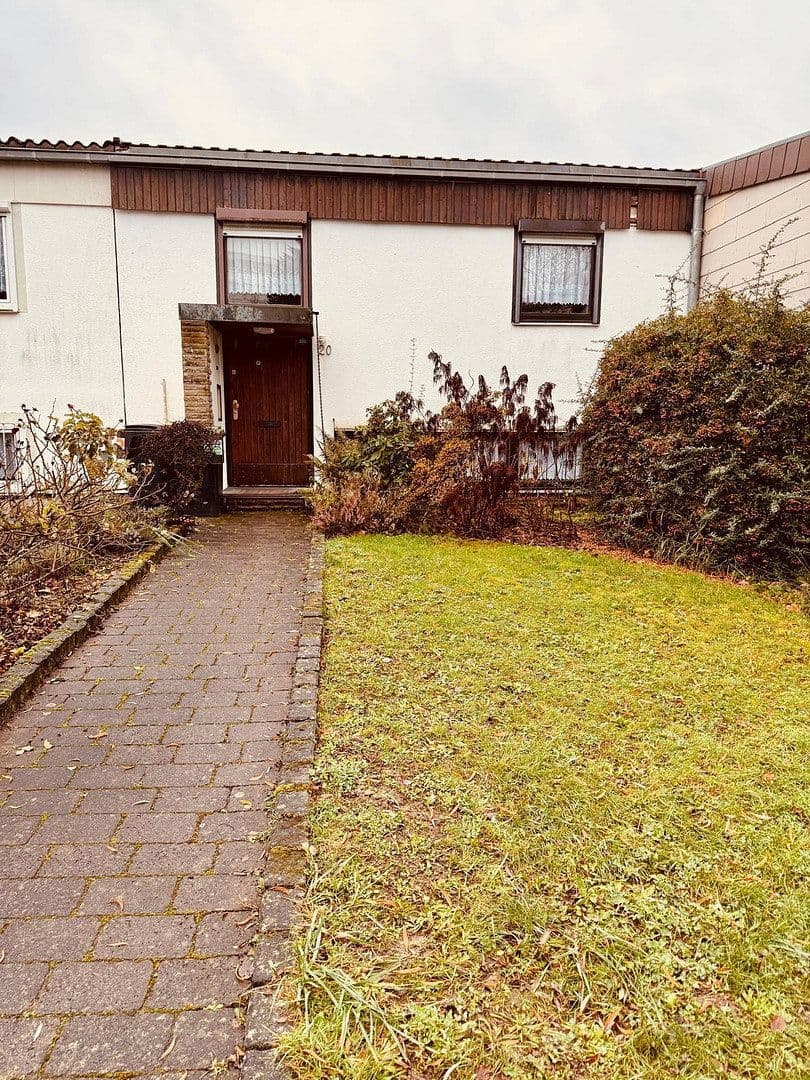 Predaj domu 140 m², pozemek 259 m², Rostocker Straße 20, Saarbrücken, Sársko Predaj domu 140 m², pozemek 259 m², Rostocker Straße 20, Saarbrücken, Sársko